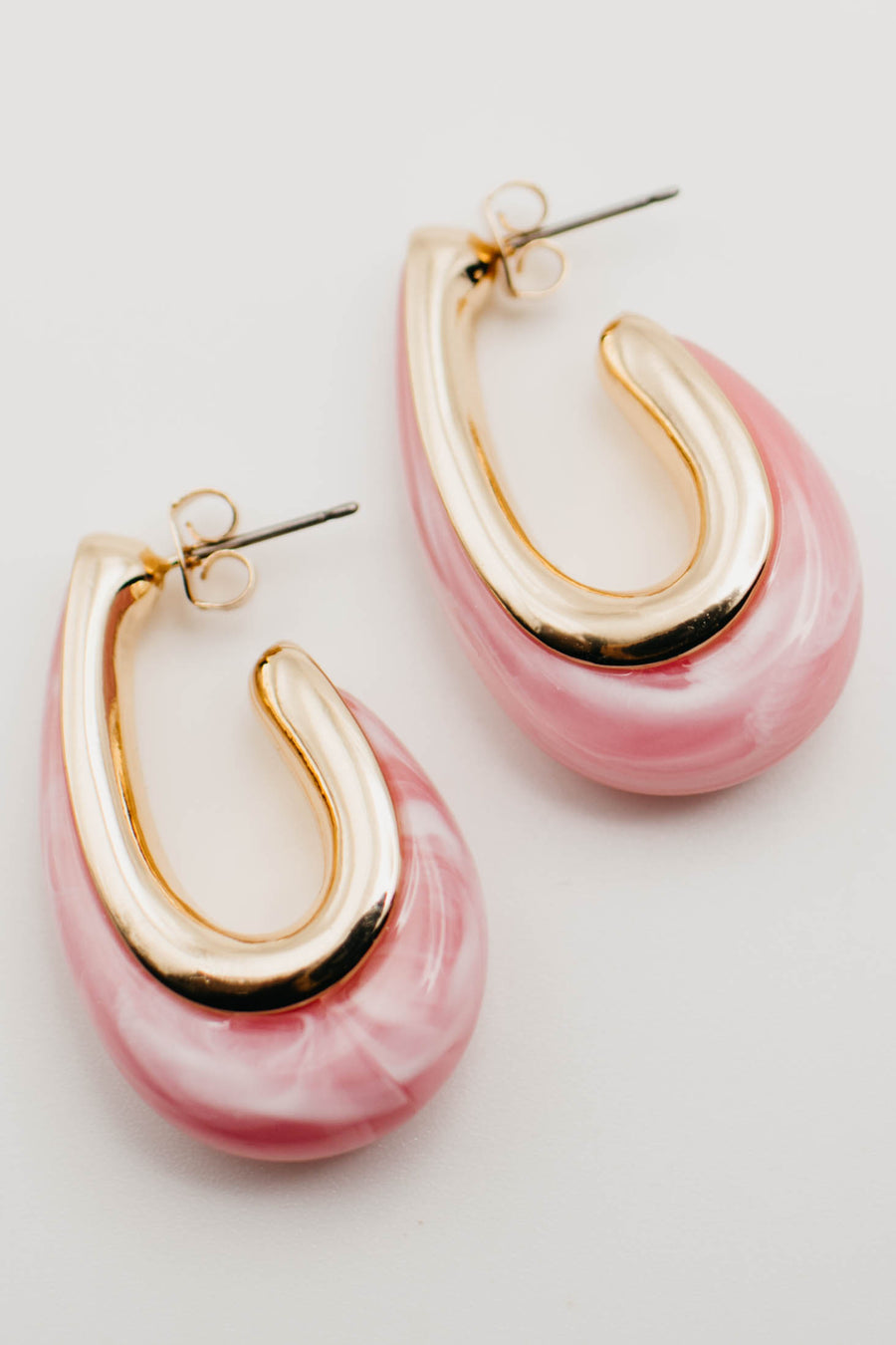 The Zada Oval Hoop Earring