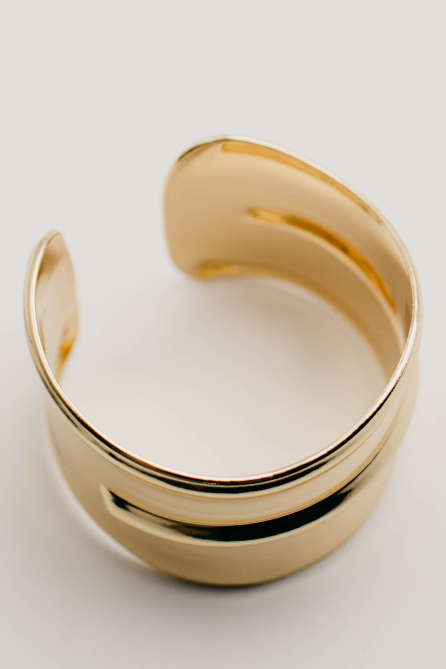 The Everen Wavy Cuff Bracelet