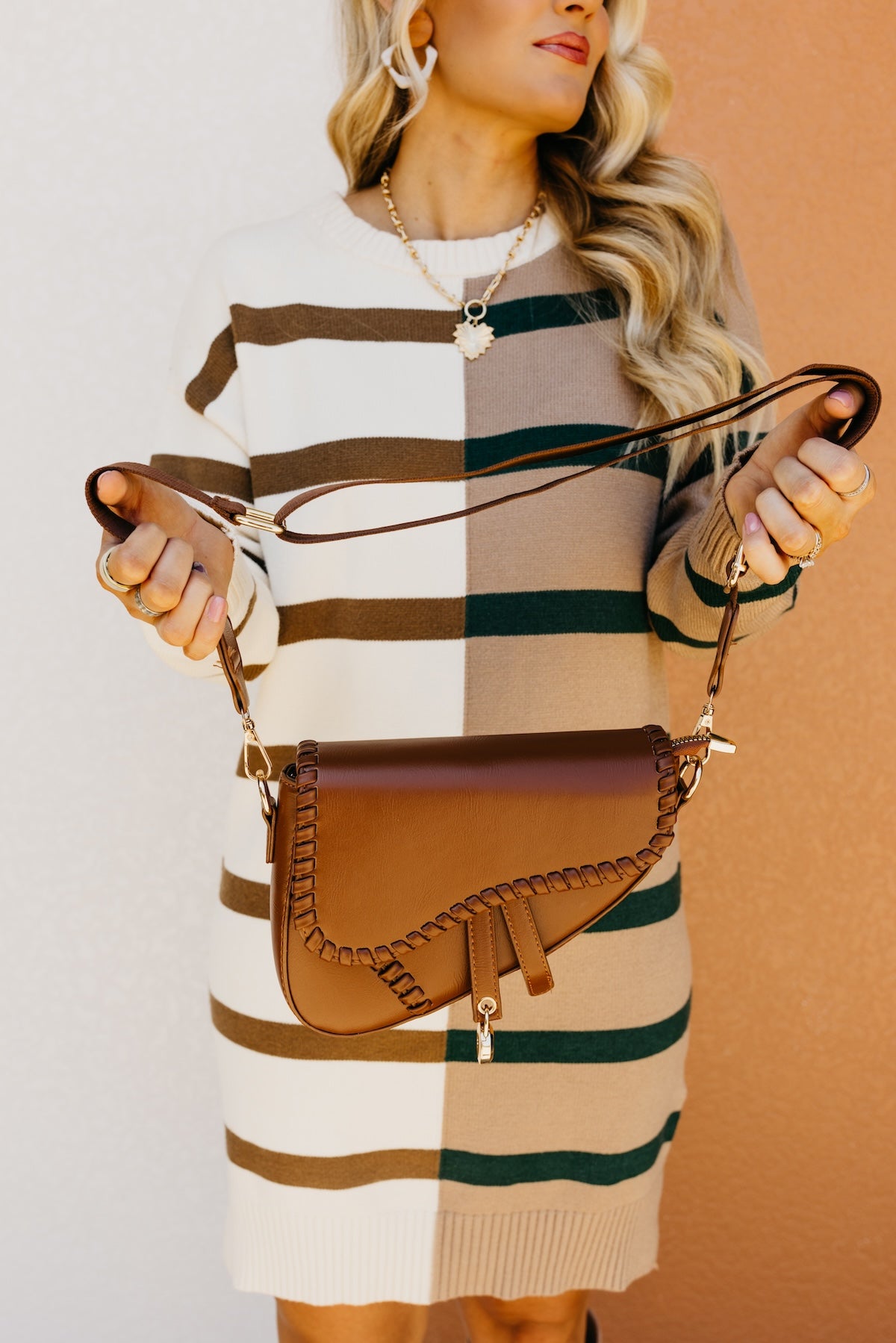 The Phelia Saddle Crossbody Hand Bag