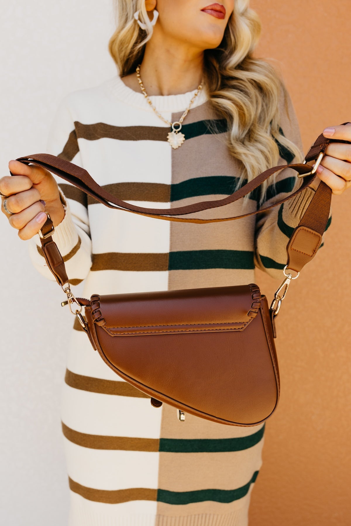 The Phelia Saddle Crossbody Hand Bag