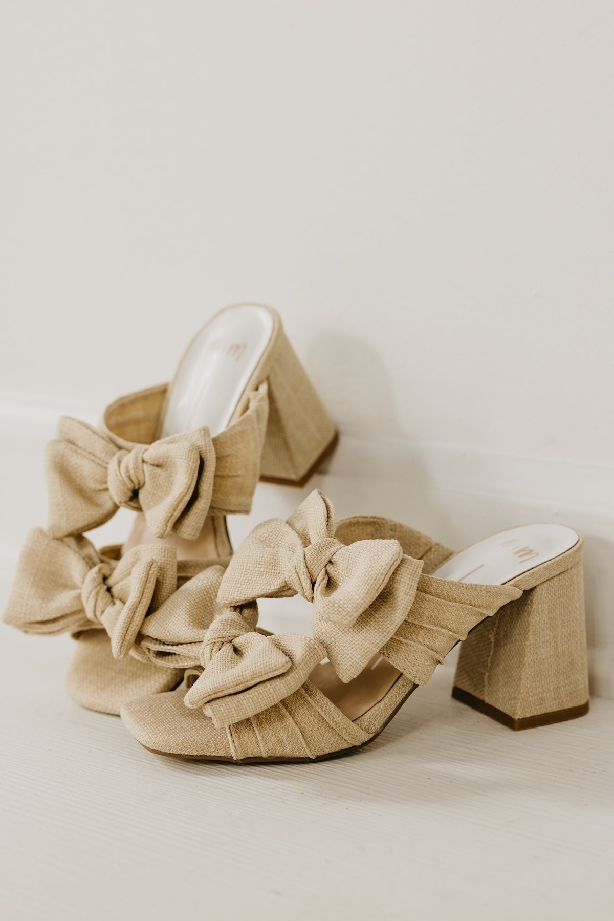 The Lucy Linen Double Bow Heel