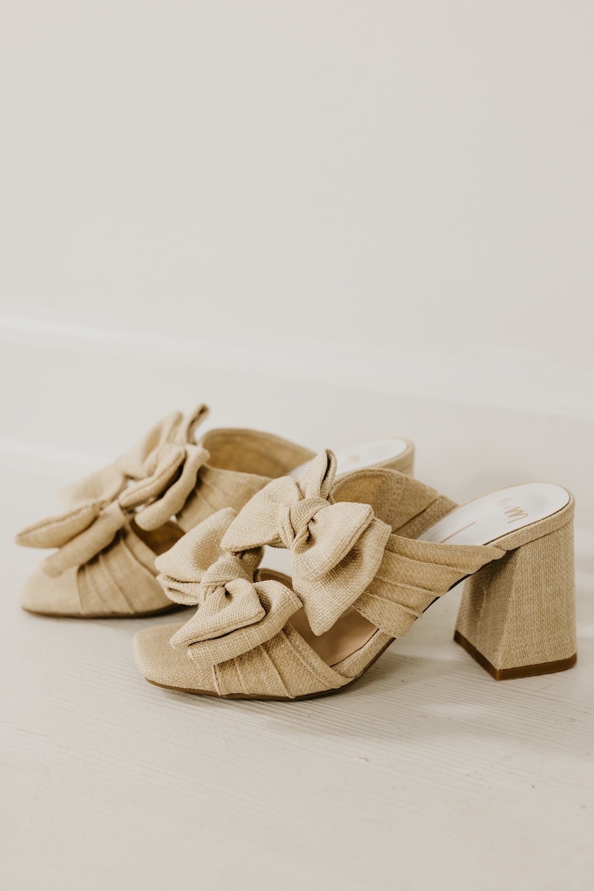 The Lucy Linen Double Bow Heel