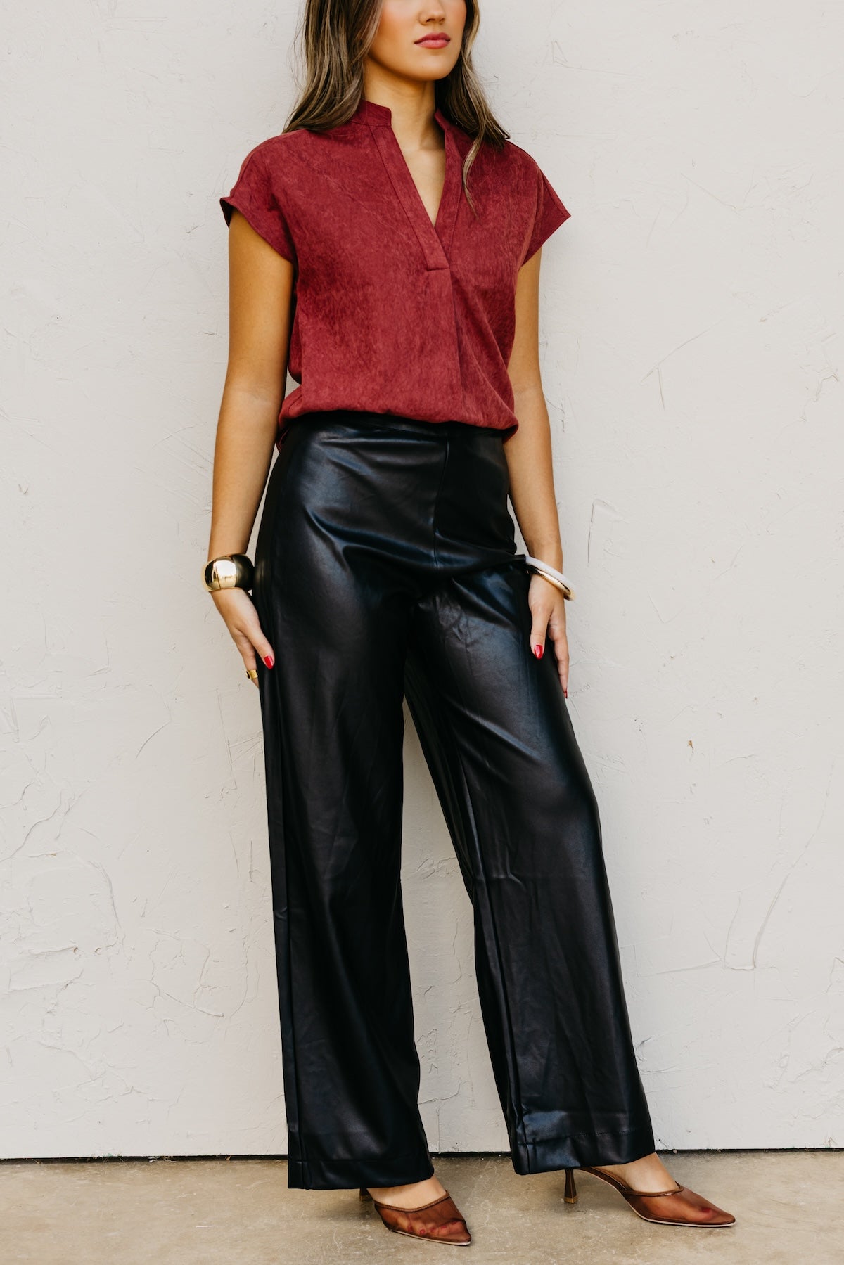 〈 VERSACE 〉faux leather straight pants VERSACE Leather straight-leg pants | NET-A-PORTER