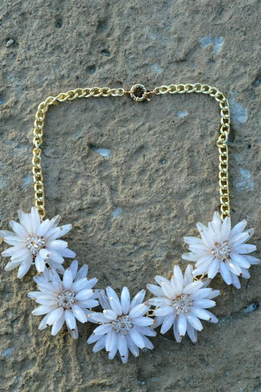 Flower Necklace - MOD Boutique
