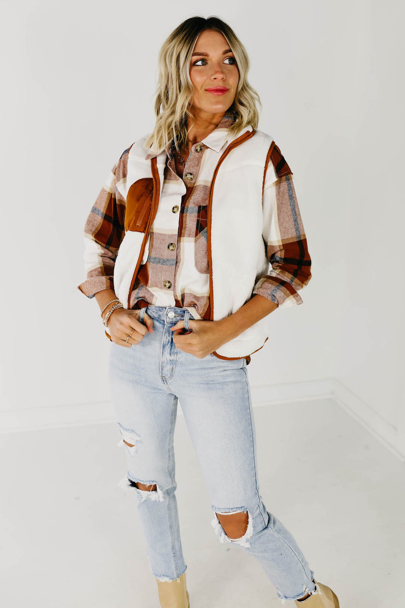 The Josie Fleece Vest - Ivory/Camel