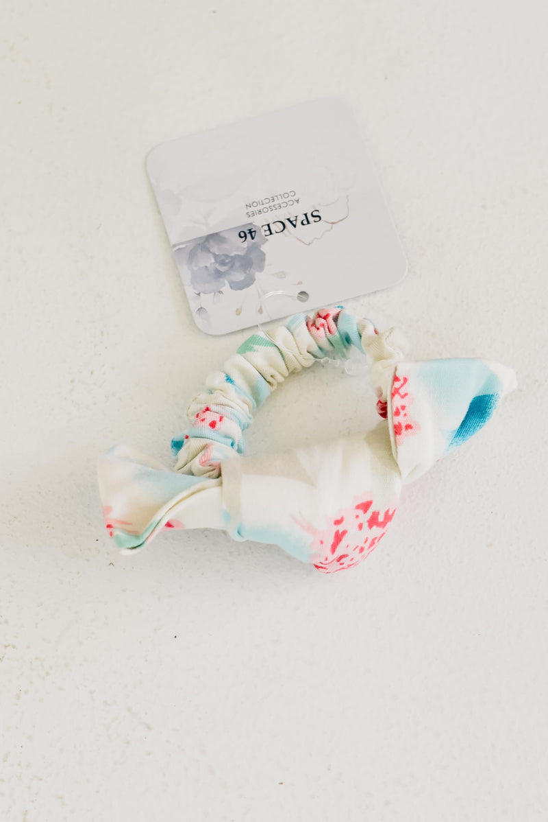 The Tavi Floral Bow Scrunchie - Blue/White
